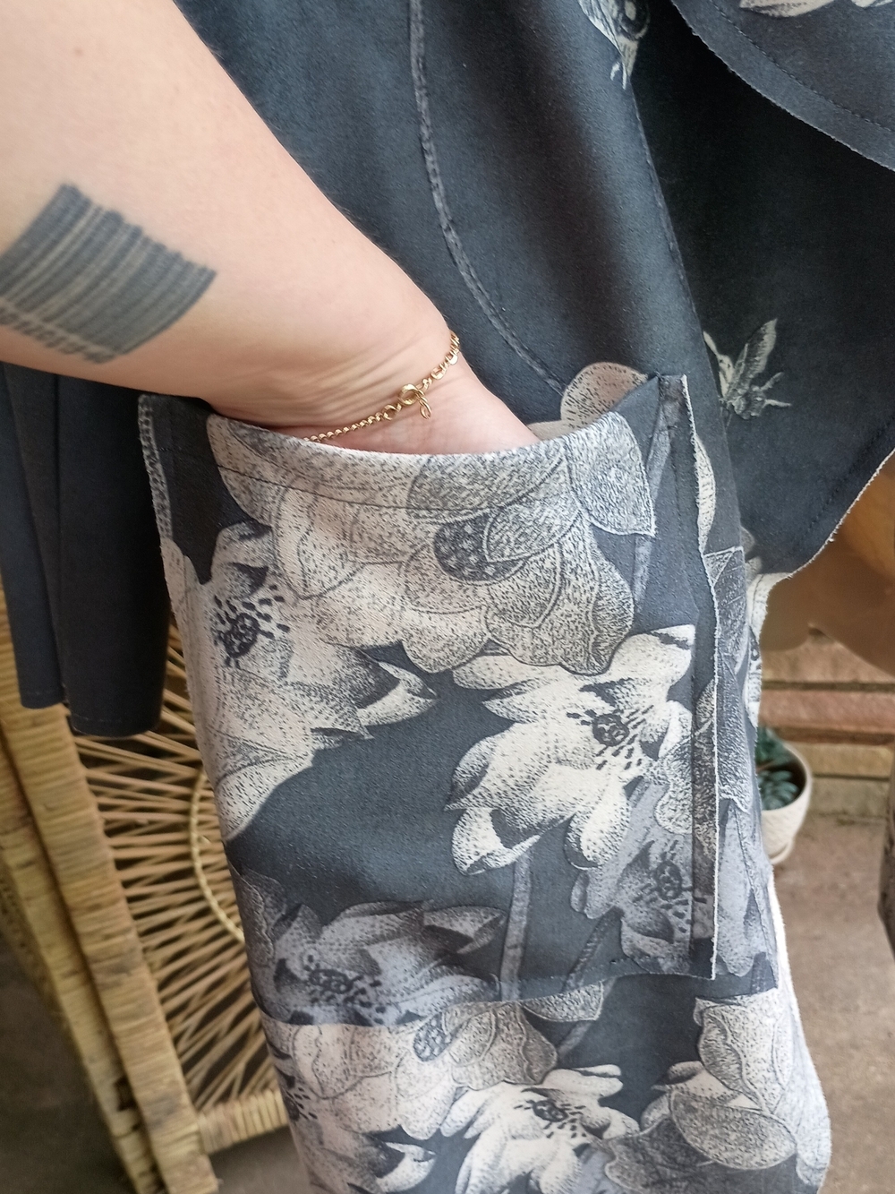 NWOT Chelsea & Theodore Gray Floral Draped Wrap_1X - Picture 3 of 7